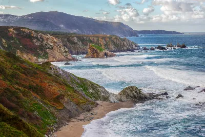 Descubre la espectacularidad de los acantilados de Loiba