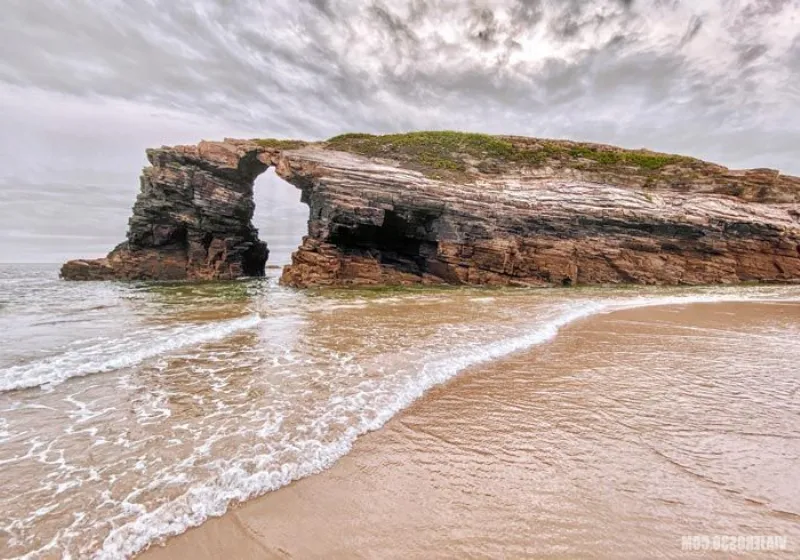 Praia das Catedrais: una playa espectacular con formaciones rocosas únicas