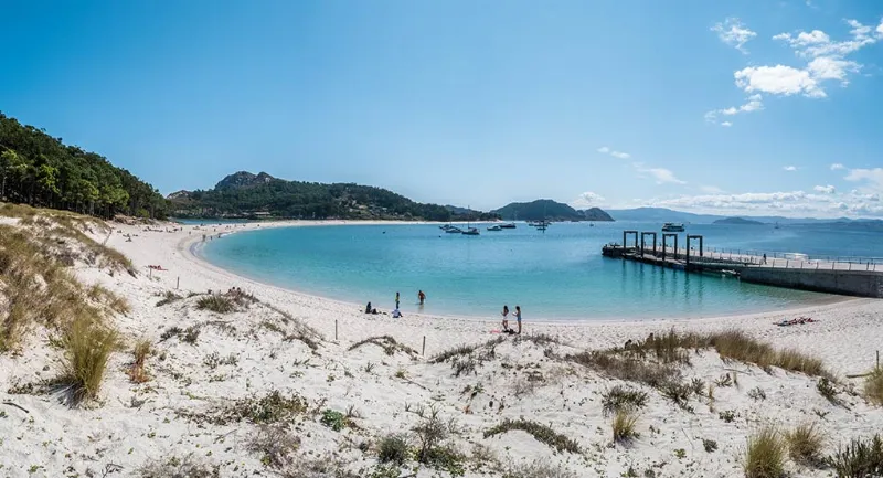 Descubre la belleza de la playa de Rodas