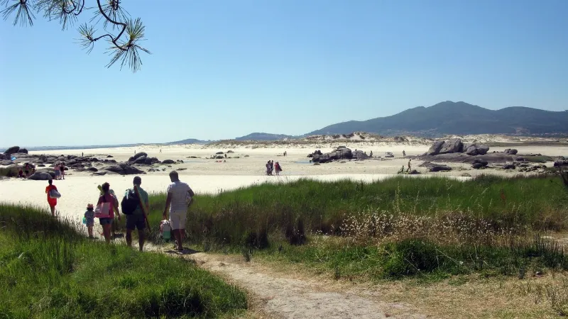 Vive una experiencia única en la playa de Carnota