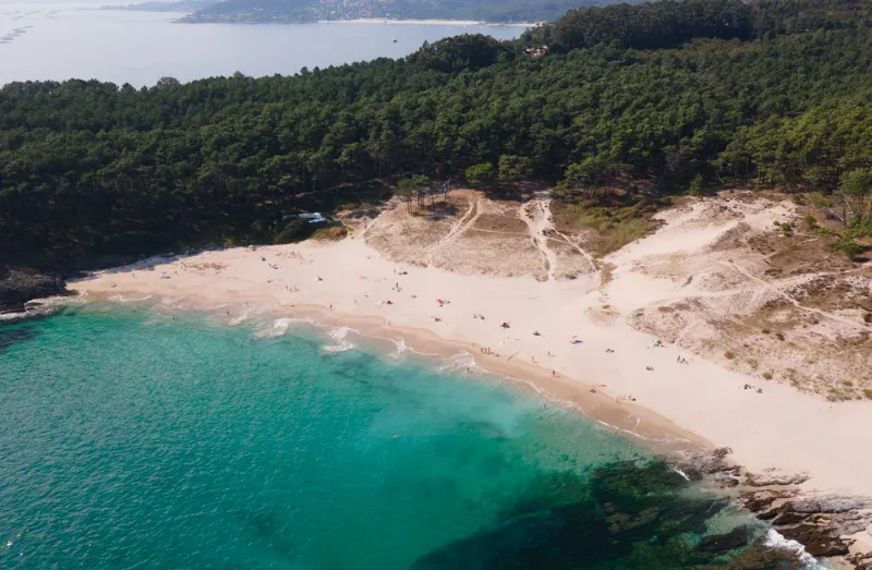 La maravillosa playa de Melide: agua cristalina y arena fina